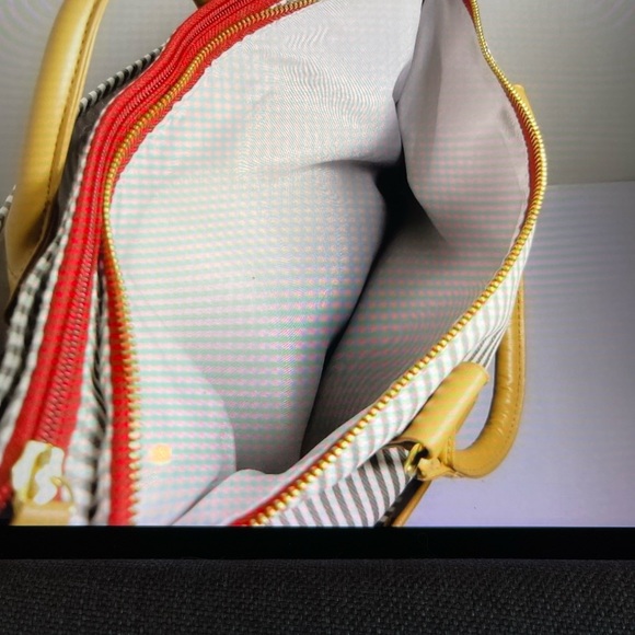 SOLD SOLD SOLD FRENCH STRIPED TOTE/DIAPER BAG W/ CHANGING PAD, ROOMY NWOT - Picture 4 of 8